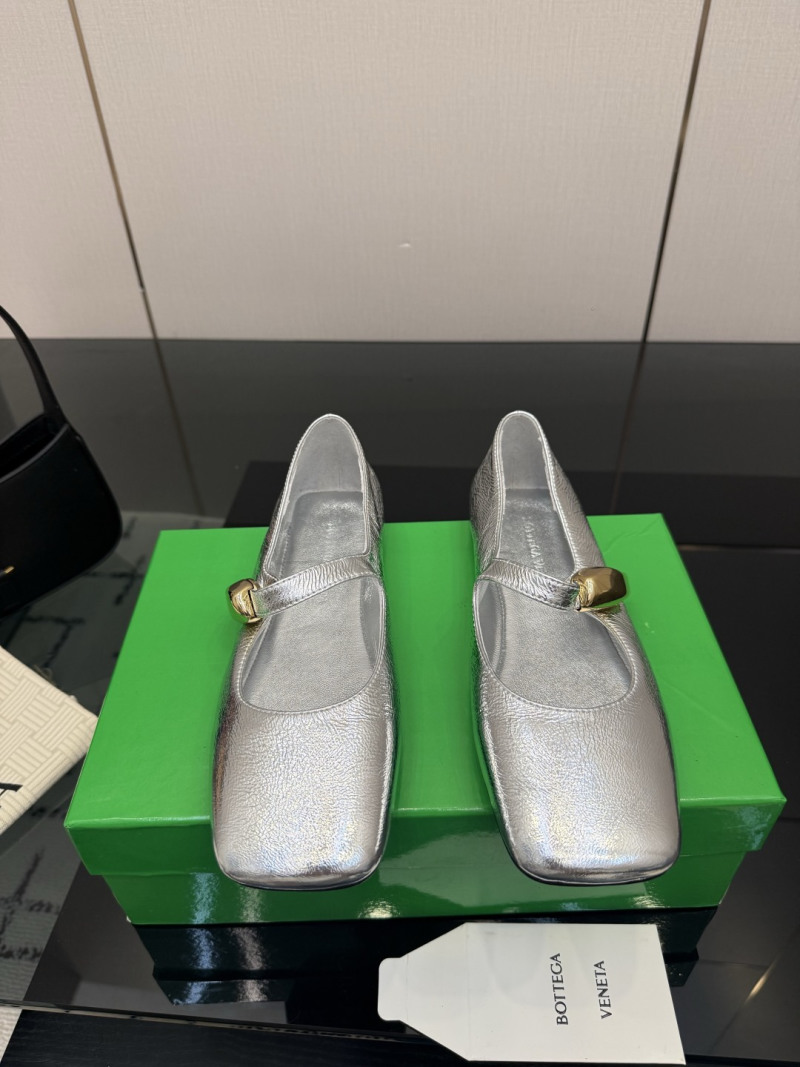Женские балетки Bottega Veneta серебристые