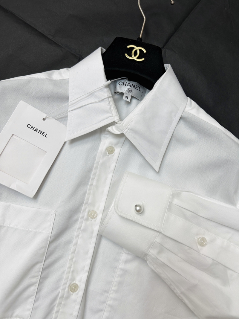 Белая рубашка CHANEL с жемчужными деталями