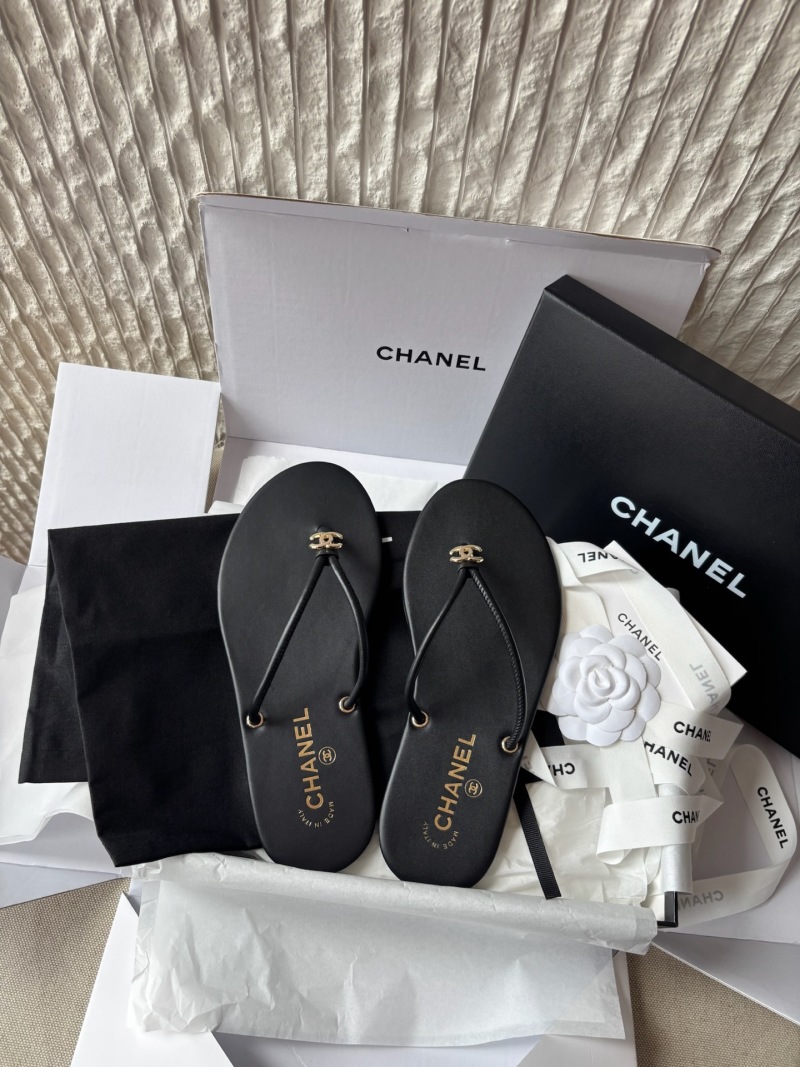 Женские черные шлепанцы с логотипом Chanel