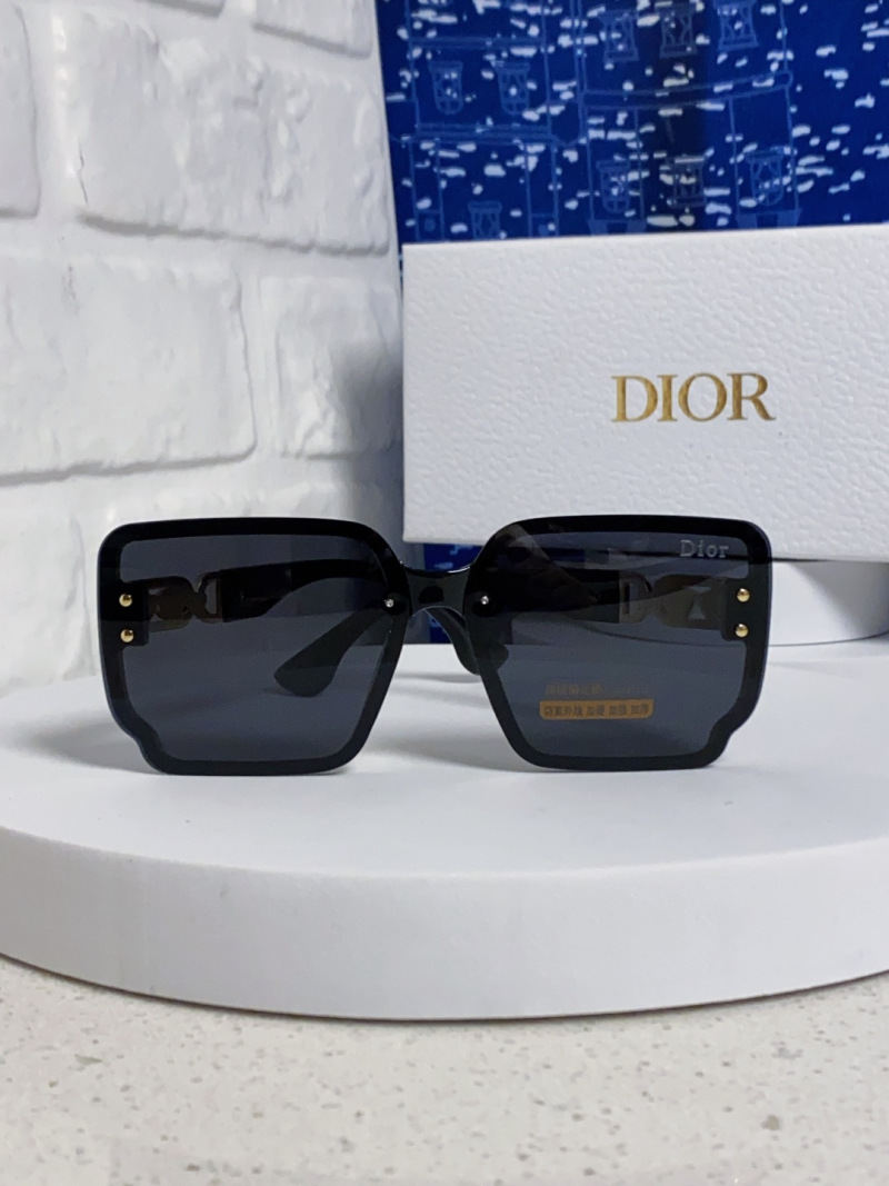 Черные солнцезащитные очки Dior