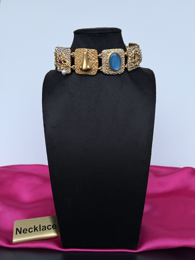 Колье с декоративными элементами Schiaparelli