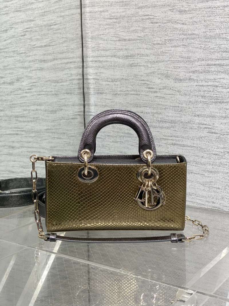 Сумка Dior Lady Dior с ремнем