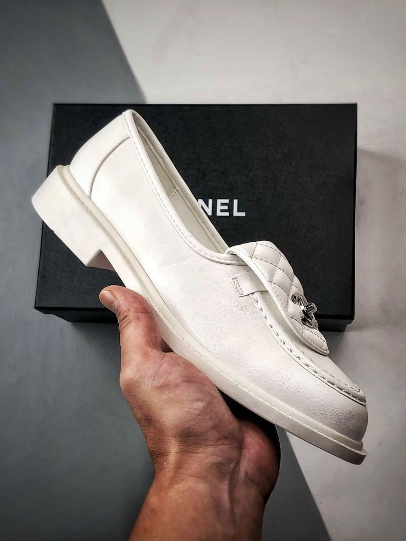 Женские лоферы Chanel из натуральной кожи с дизайном под тартар