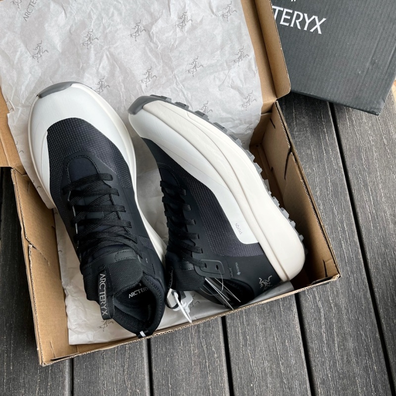 Кроссовки женские Arc'teryx