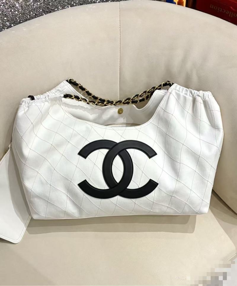 Белая сумка Chanel с двойным C