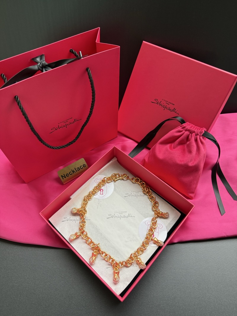 Золотистое колье с подвесками Schiaparelli