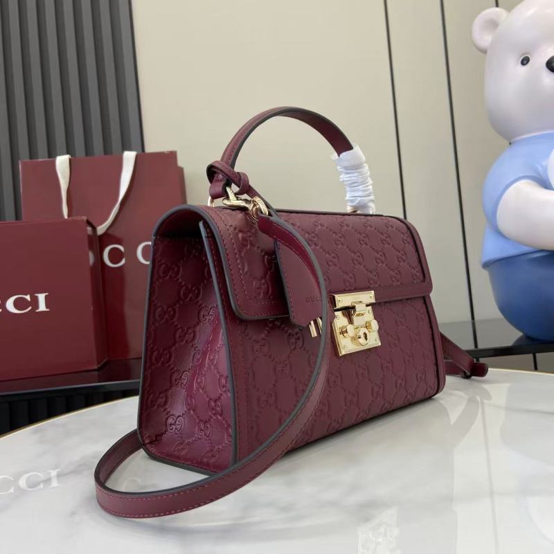 Сумка Gucci с золотой фурнитурой