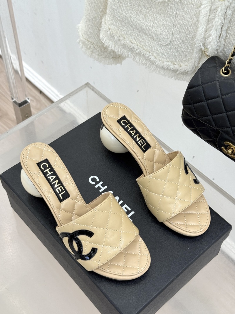 Женские мюли с перламутровым каблуком и логотипом Chanel