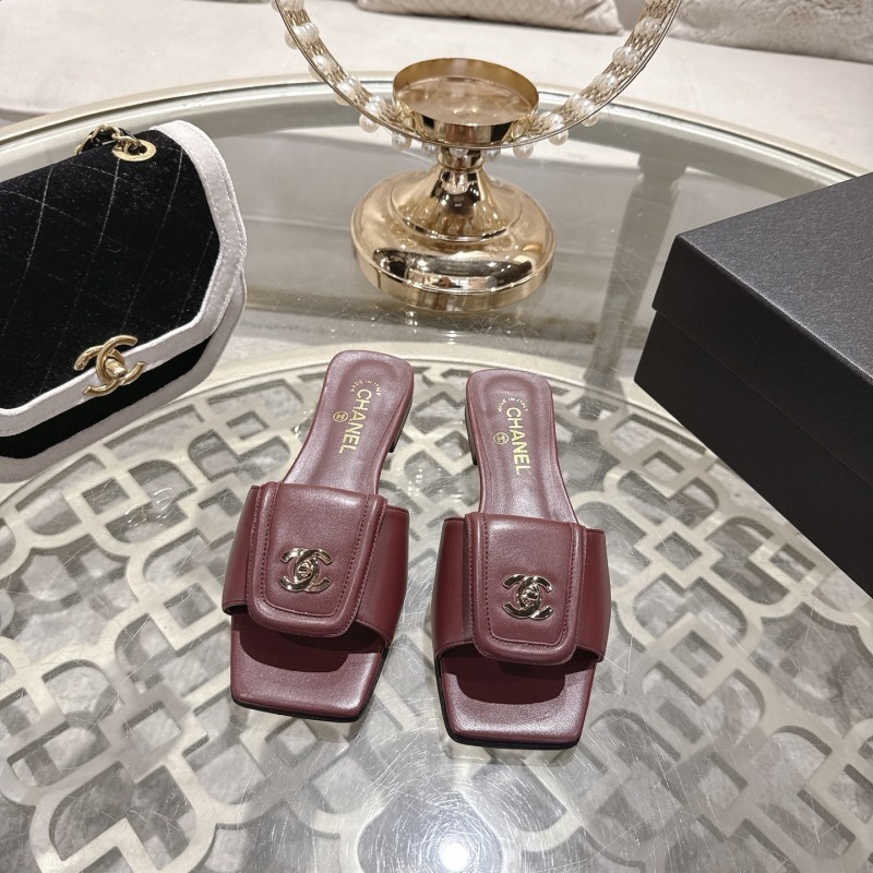 Женские шлёпанцы с декором "двойное C" из кожи Chanel