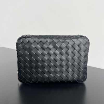 Плетеный косметический чехол Bottega Veneta Intrecciato