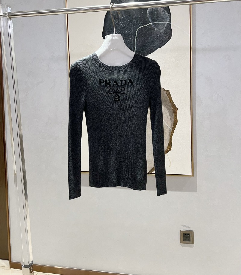 Свитшот женский Prada черный с логотипом