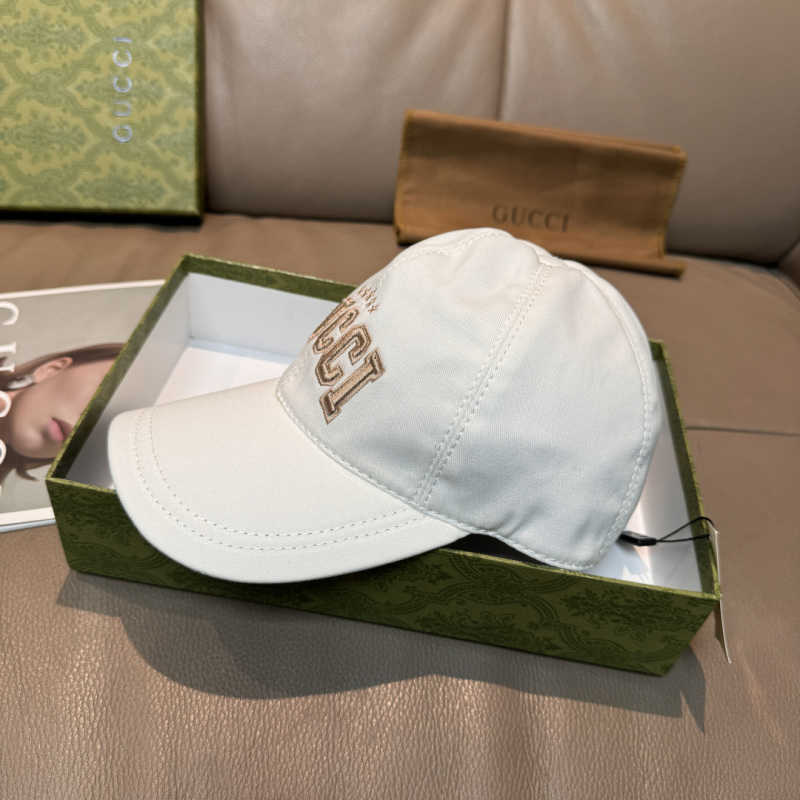 Бейсболка с вышивкой Gucci
