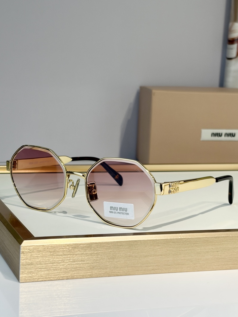Солнечные очки Miu Miu SMUB57S