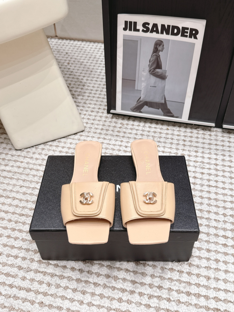 Женские босоножки Chanel классические кожаные с пряжкой