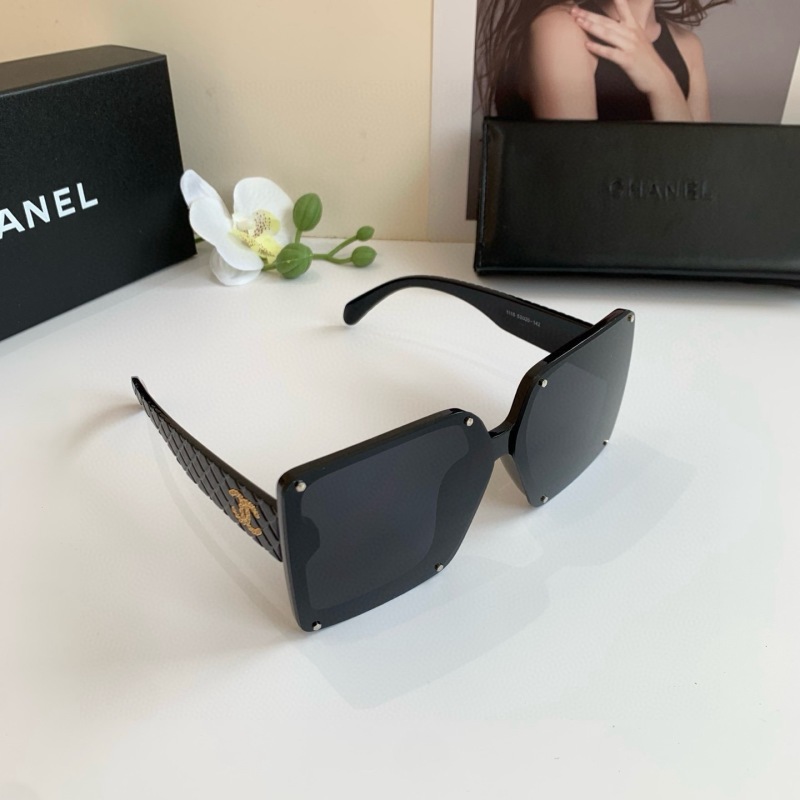 Солнечные очки Chanel
