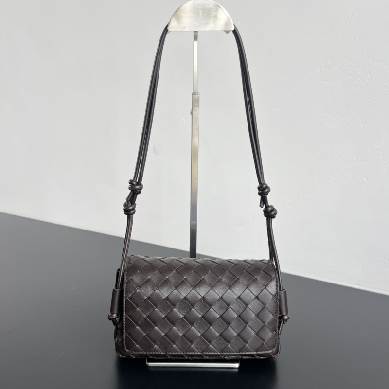 Сумка Bottega Veneta модель Notturno с плетением Intrecciato