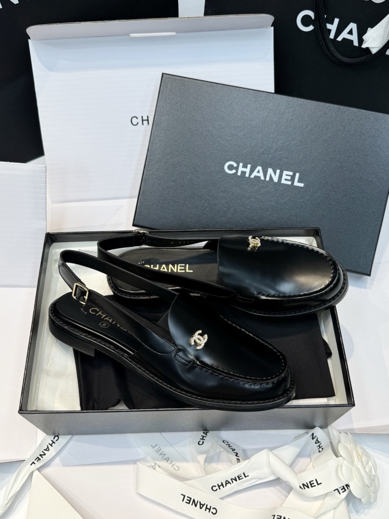 Черные лоферы с декоративной пряжкой Chanel