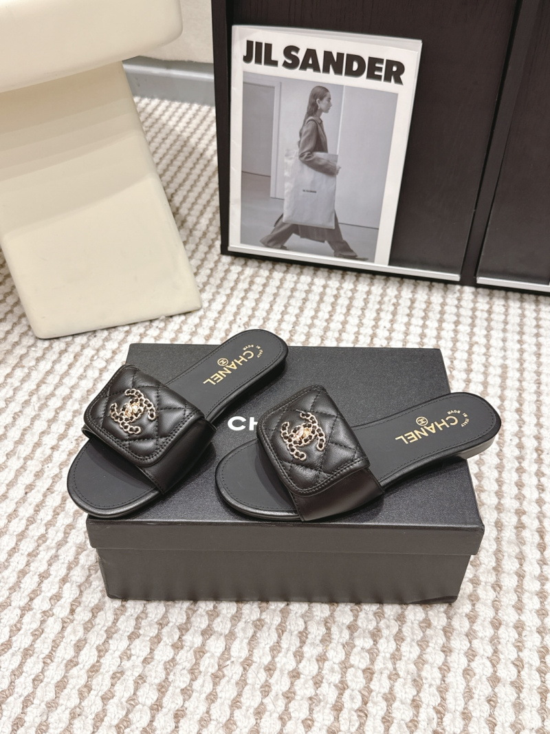 Черные шлепанцы Chanel из натуральной кожи