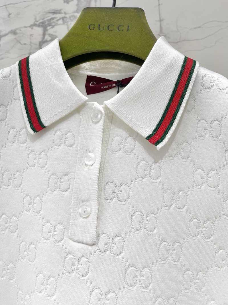 Вязаное поло Gucci белого цвета с контрастной окантовкой