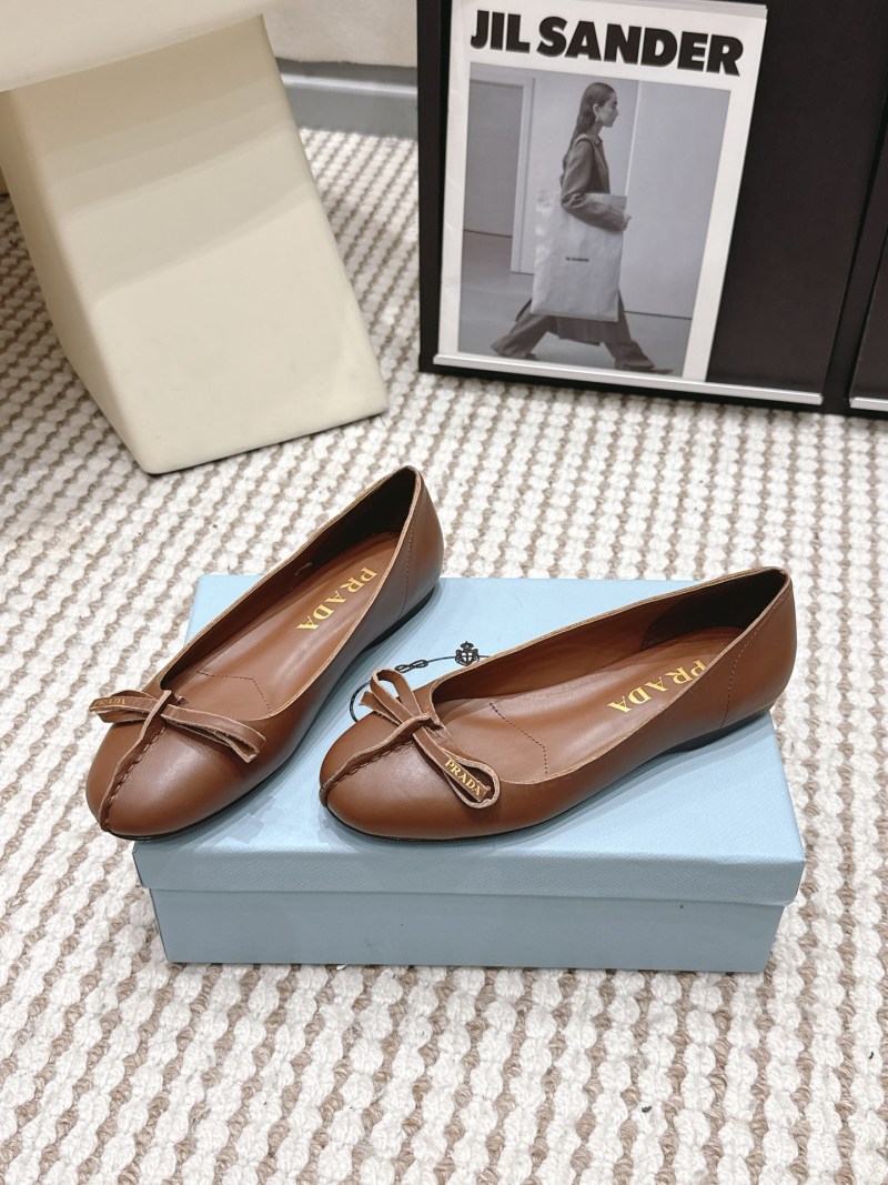 Балетки Prada с бантом