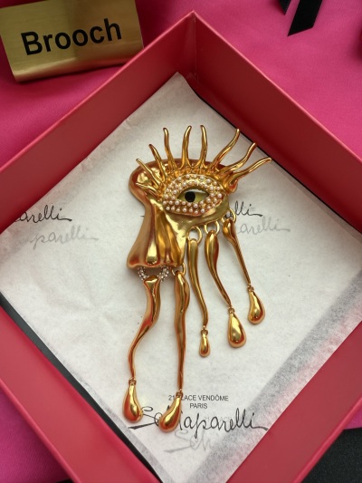 Брошь Schiaparelli с глазом