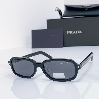 Солнцезащитные очки Prada