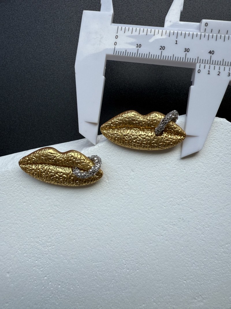 Серьги в виде губ с кристаллами Schiaparelli