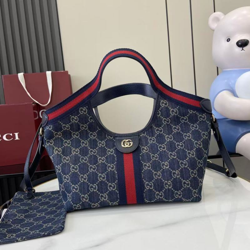 Сумка Gucci с монограммой и ремешком