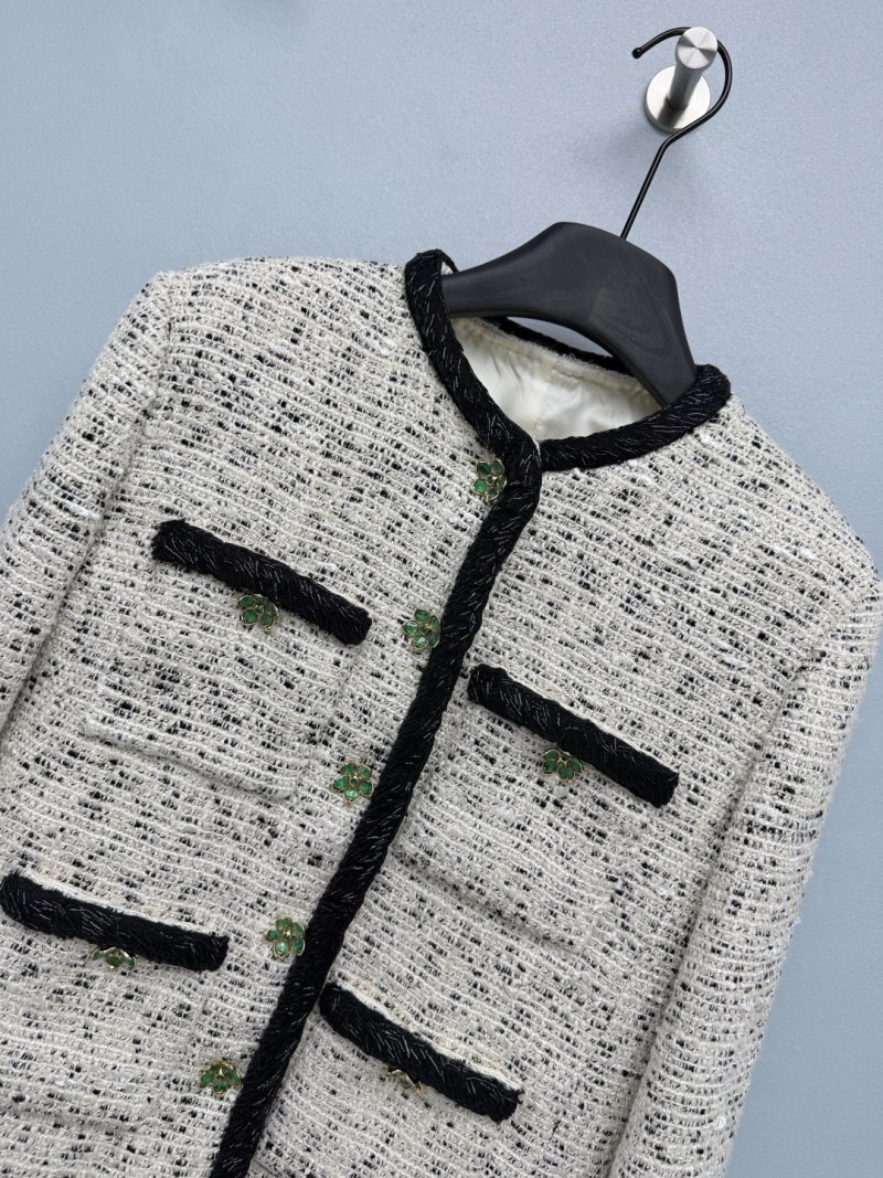 Кожаная куртка Chanel с черной отделкой