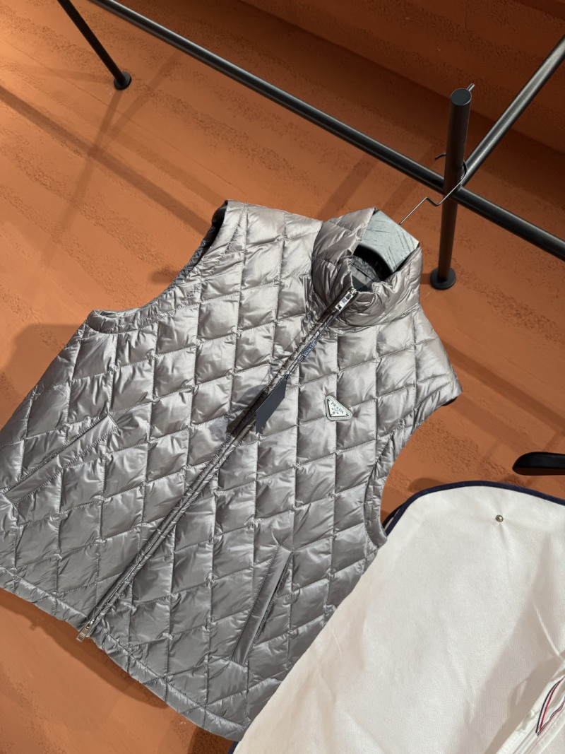 Жилет Prada