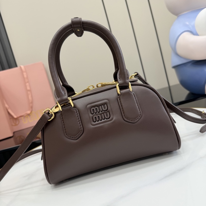 Сумка Miu Miu с ручками и ремнем