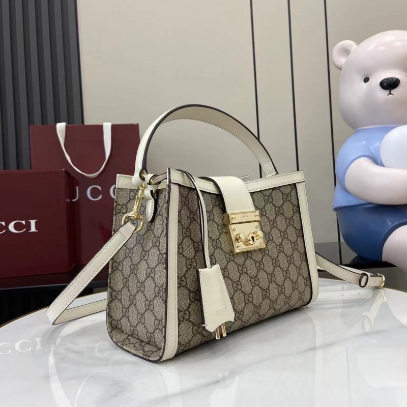 Сумка Gucci с монограммой и замком