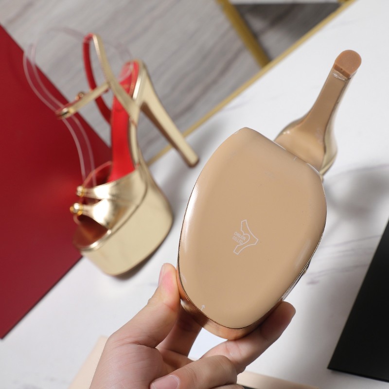 Женские лаковые босоножки на высокой платформе и каблуке Valentino Garavani