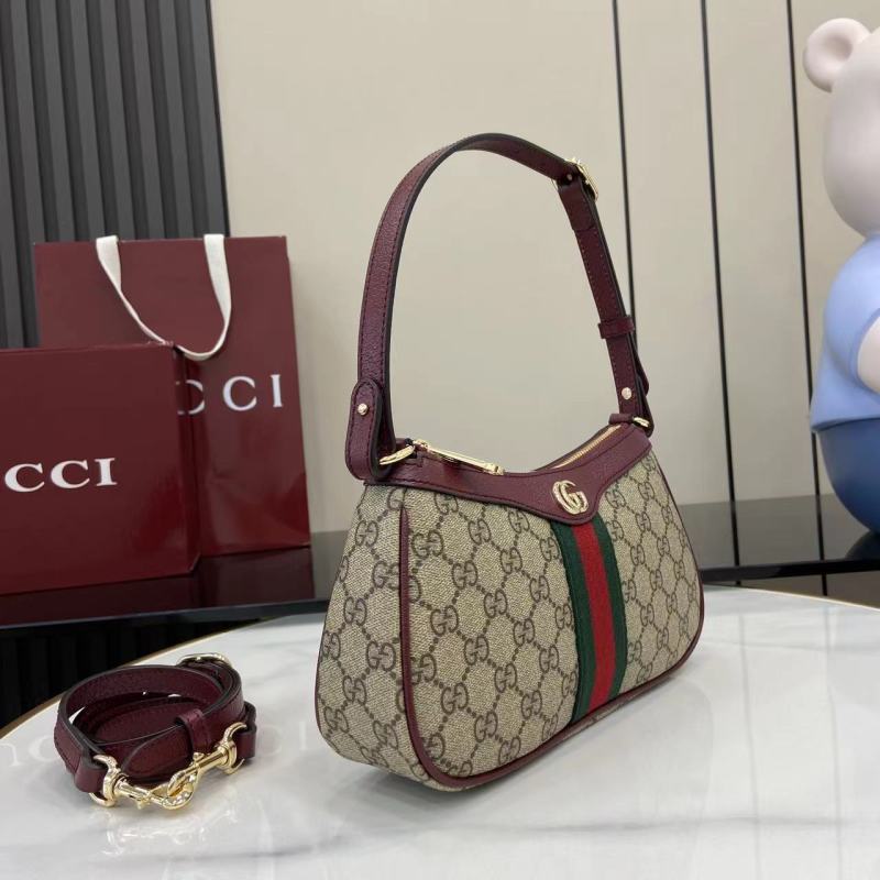 Сумка Gucci с монограммой и ремешком