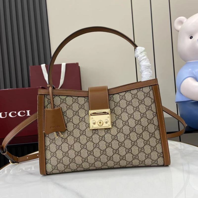 Сумка Gucci с монограммой и замком