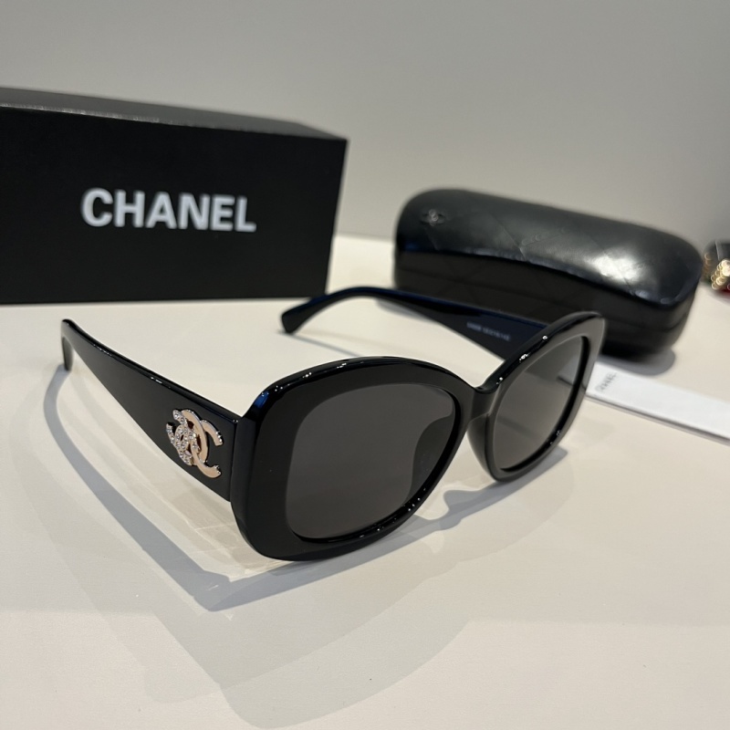 Солнцезащитные очки Chanel