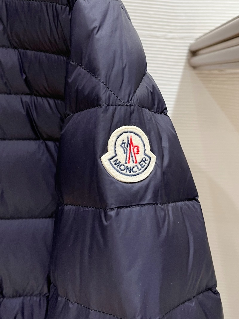 Пуховик Moncler
