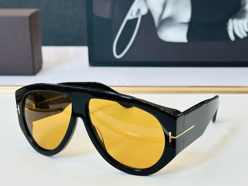 Черные солнцезащитные очки Tom Ford FT1044
