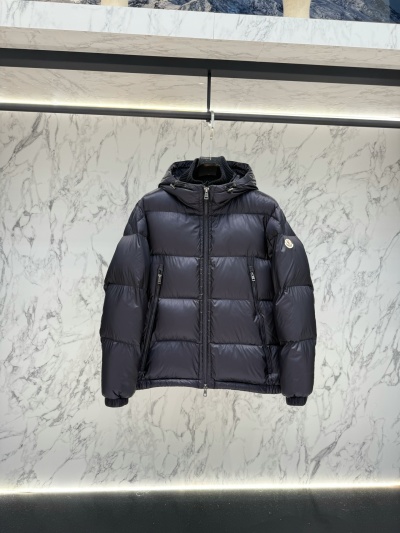 Пуховик Moncler