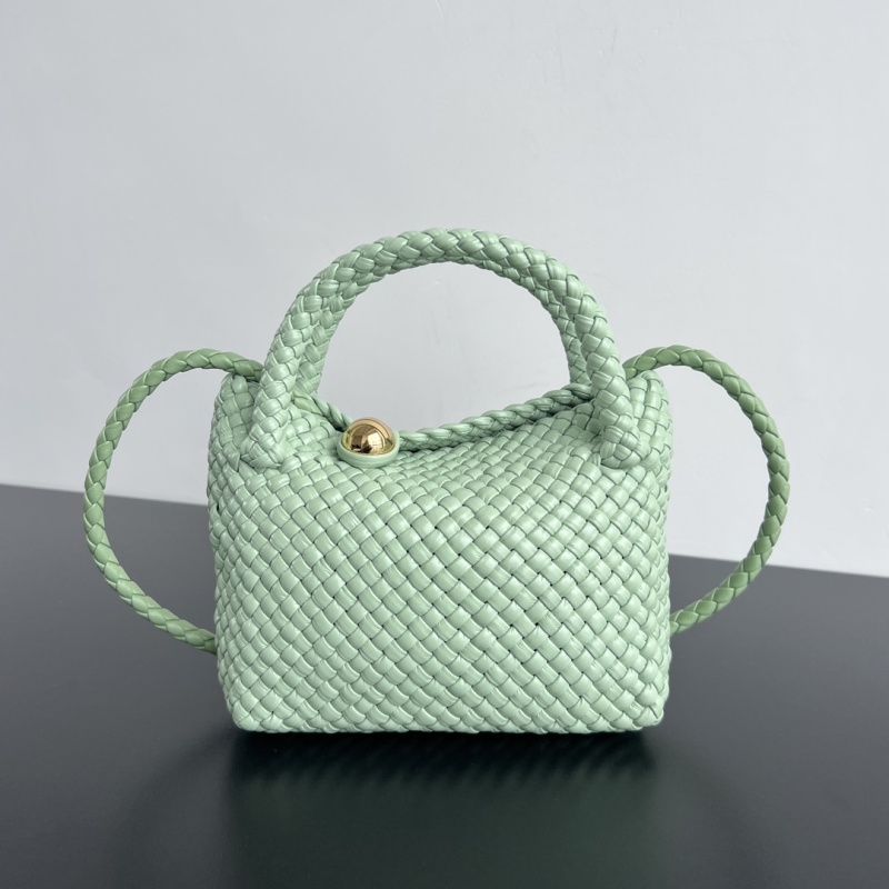 Мини сумка Bottega Veneta с плетением и золотым замком