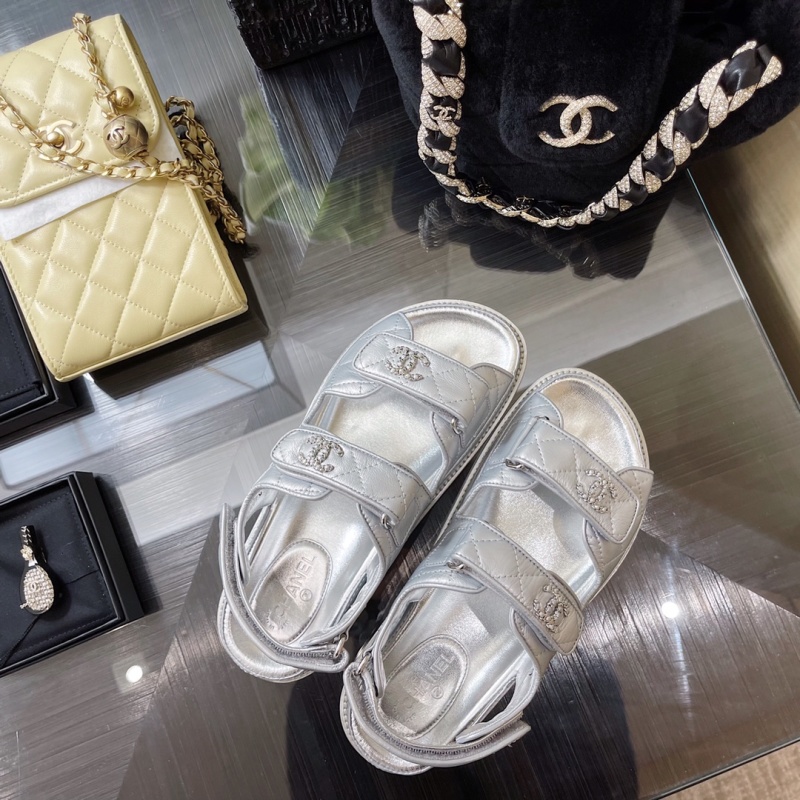 Сандалии Chanel серебристые с липучкой