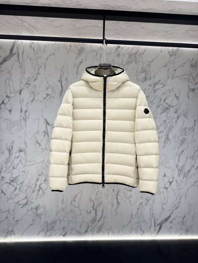 Пуховик Moncler