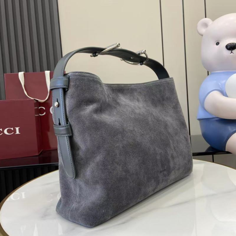 Сумка Gucci из замши с металлической ручкой