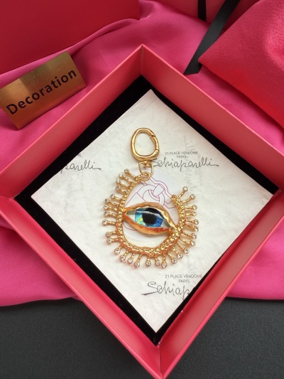 Подвеска с глазом от Schiaparelli