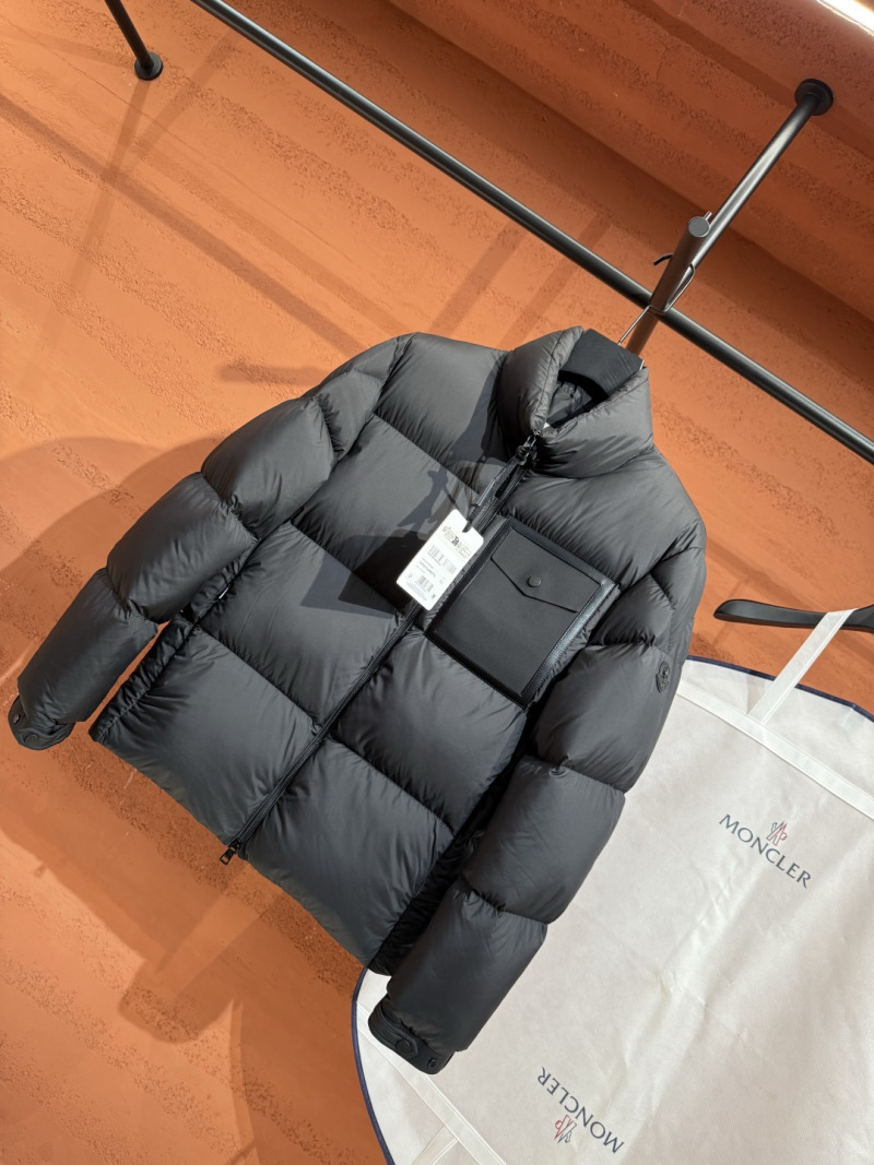 Пуховик Moncler