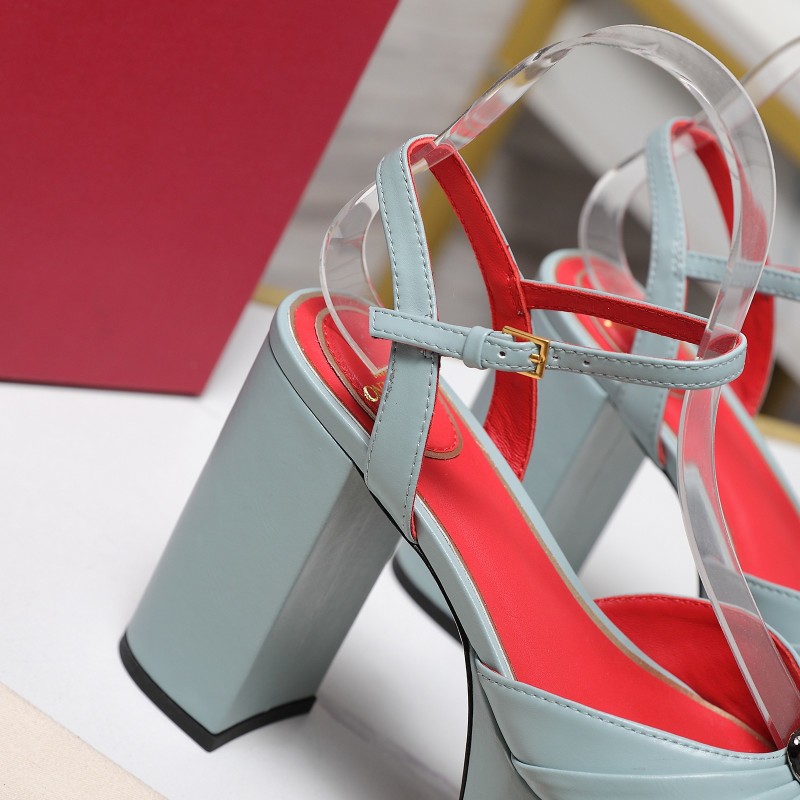 Сандалии Valentino Garavani на платформе с декором