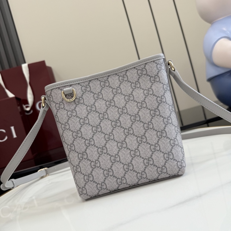 Сумка Gucci с монограммой