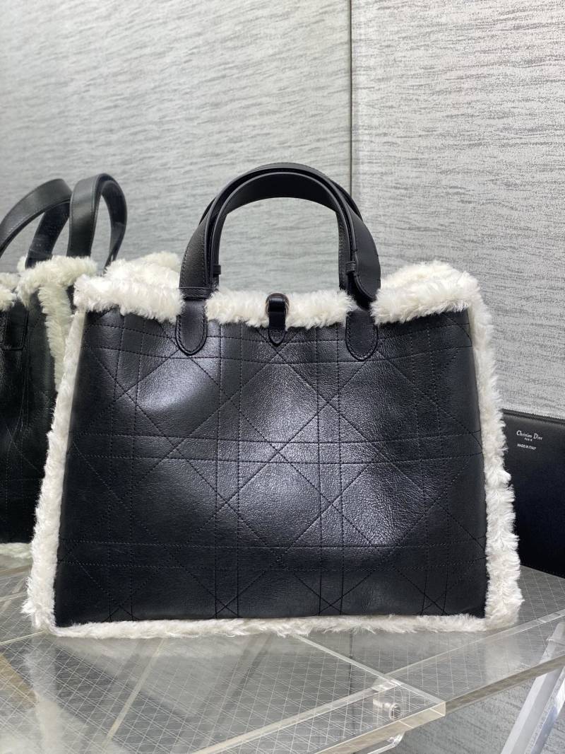 Сумка Dior с меховой окантовкой чёрная