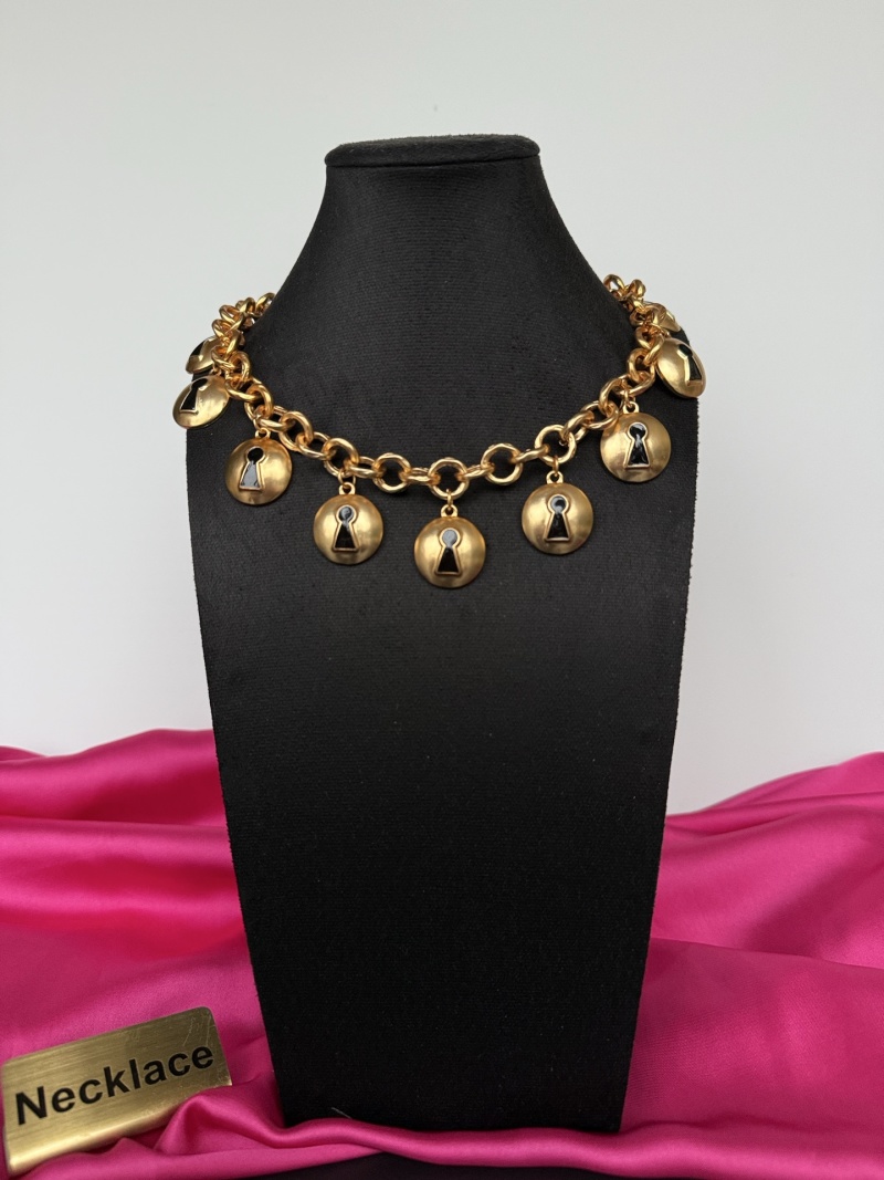 Золотистое колье с подвесками в виде ключей Schiaparelli