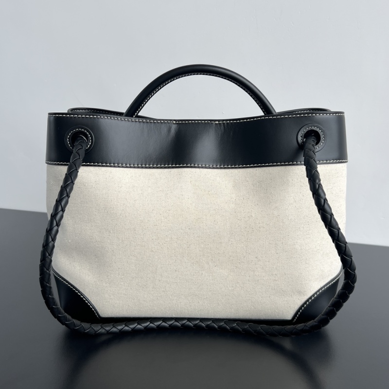 Сумка Bottega Veneta с плетеным ремешком
